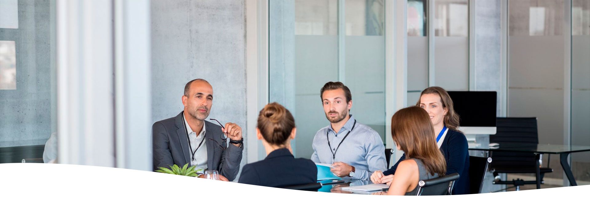 Equipo de trabajo en una reunión